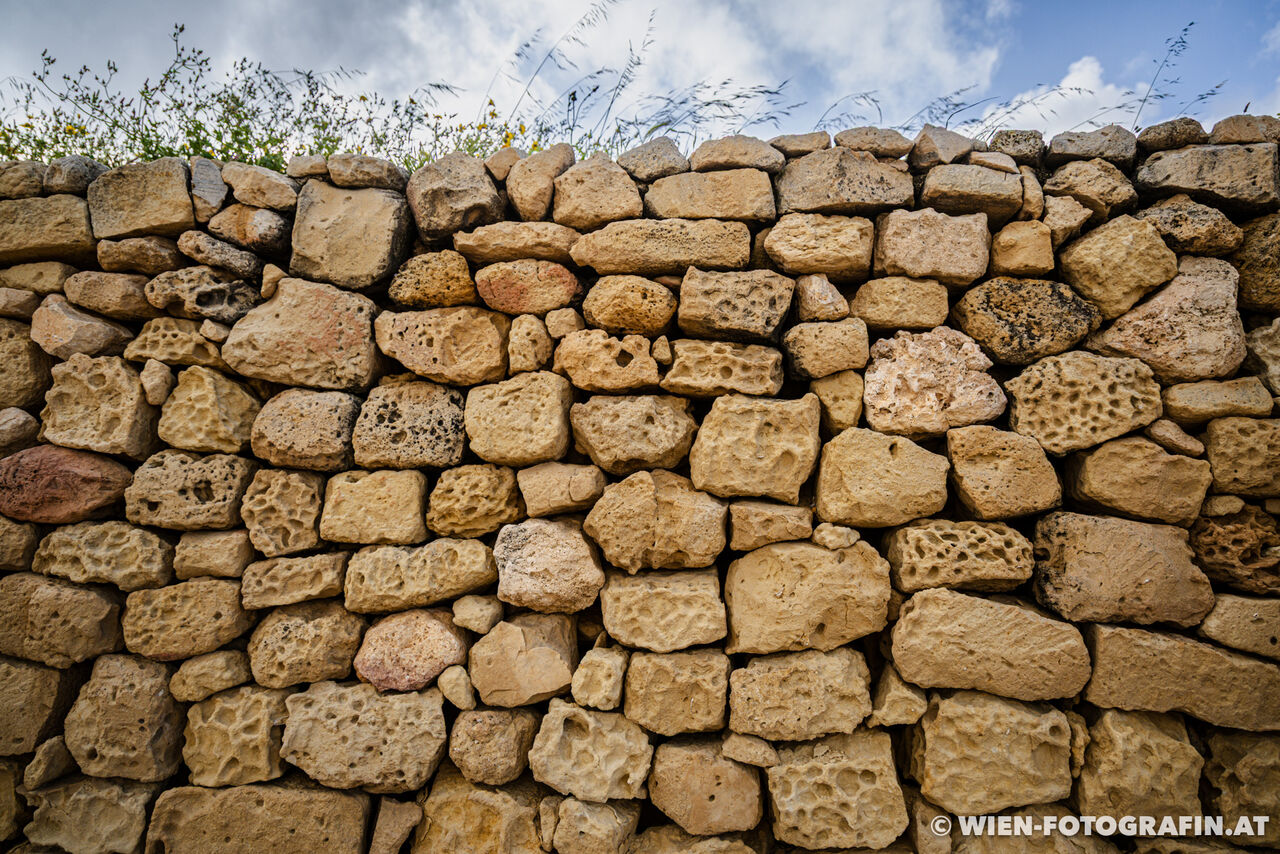 Mauer aus Kalkstein