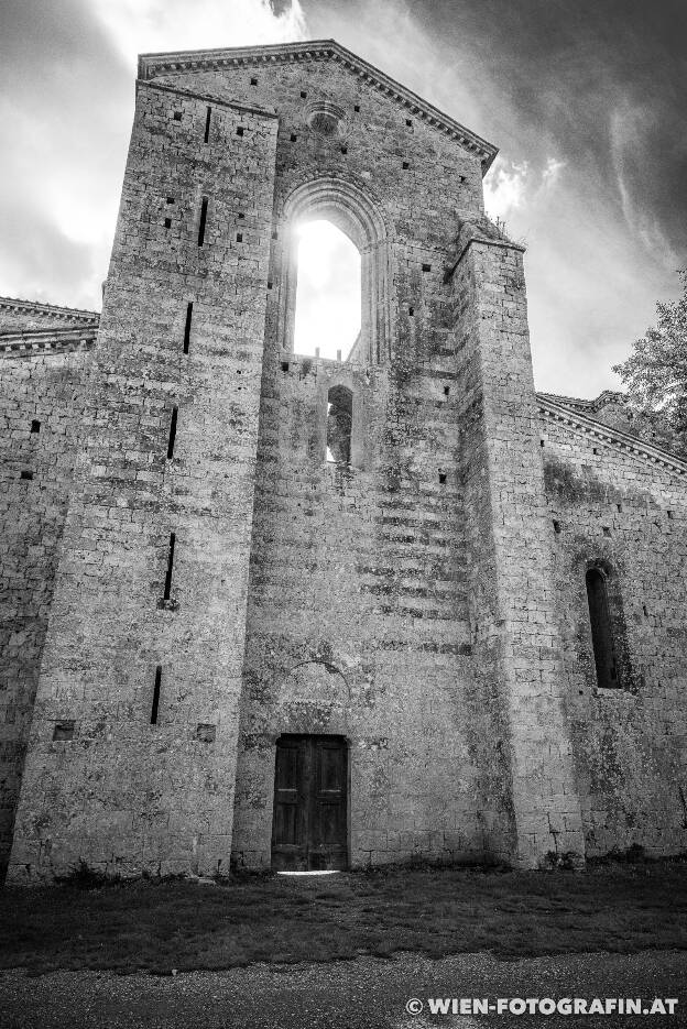 Seitentor der Kathedrale von S. Galgano