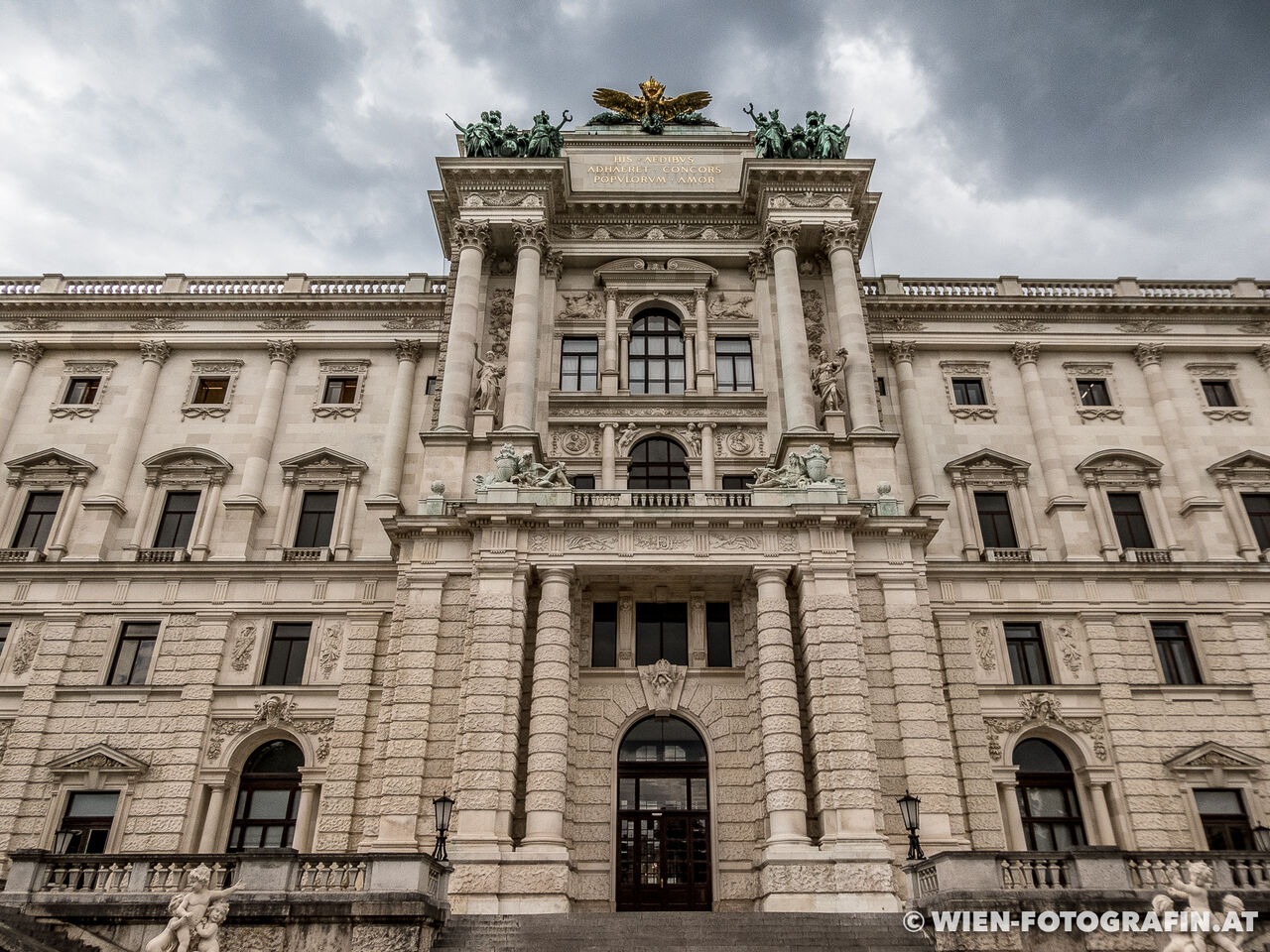 Rückseite der Neuen Burg vom Burggarten aus