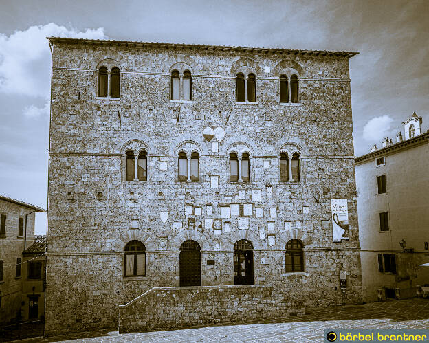 Palazzo del Podestà (13. Jahrhundert, heute Archäologisches Museum)