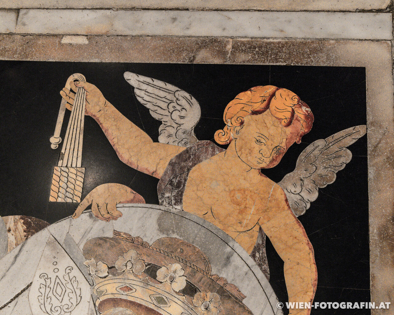 Engeldarstellung auf Grabplatte