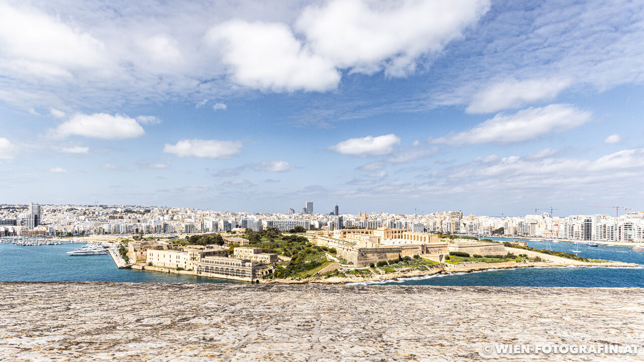 Blick von der St. Michale Bastion zur Insel Manoel
