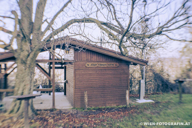 Josef Toriser Hütte neben der Kirche