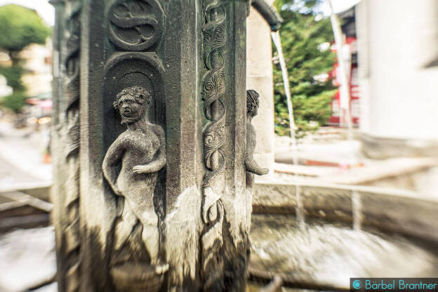 Wolfgangibrunnen vor der Kirche St. Wolfgang