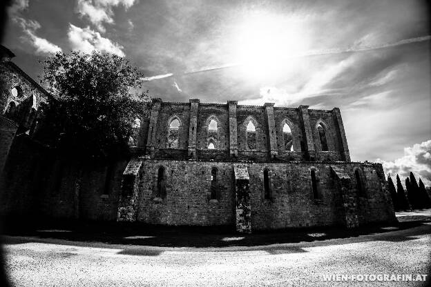 Kirchenschiff der Kathedrale S. Galgano