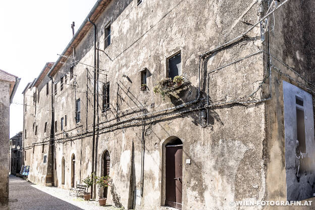 Im Jahr 2001 lebten 17 Menschen in Populonia, dieses Haus wirkt 