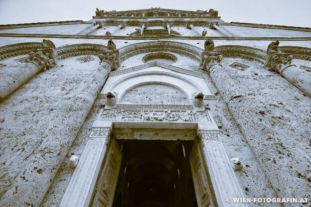 Portal der Kirche S. Cerbone