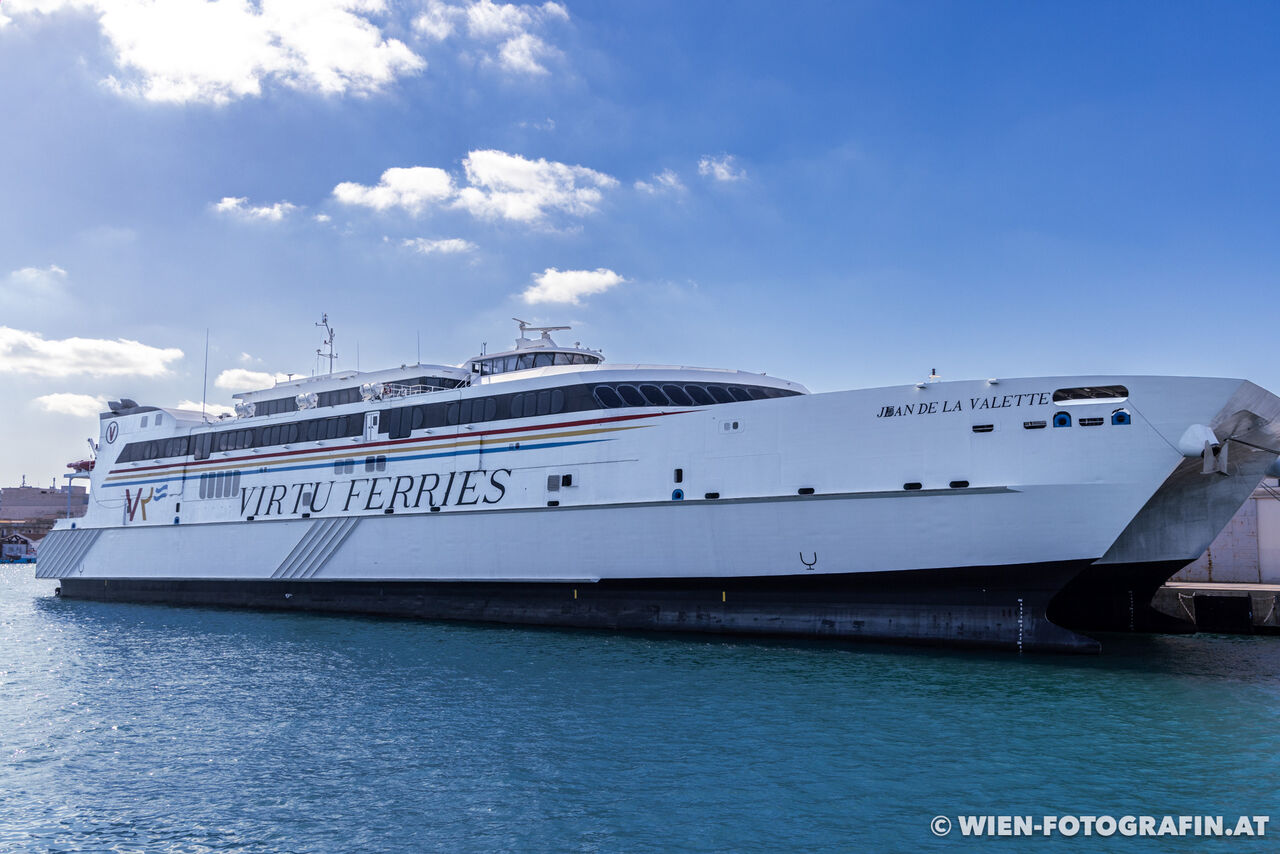 Hochgeschwindigkeits-Katamaran Jean de la Valette