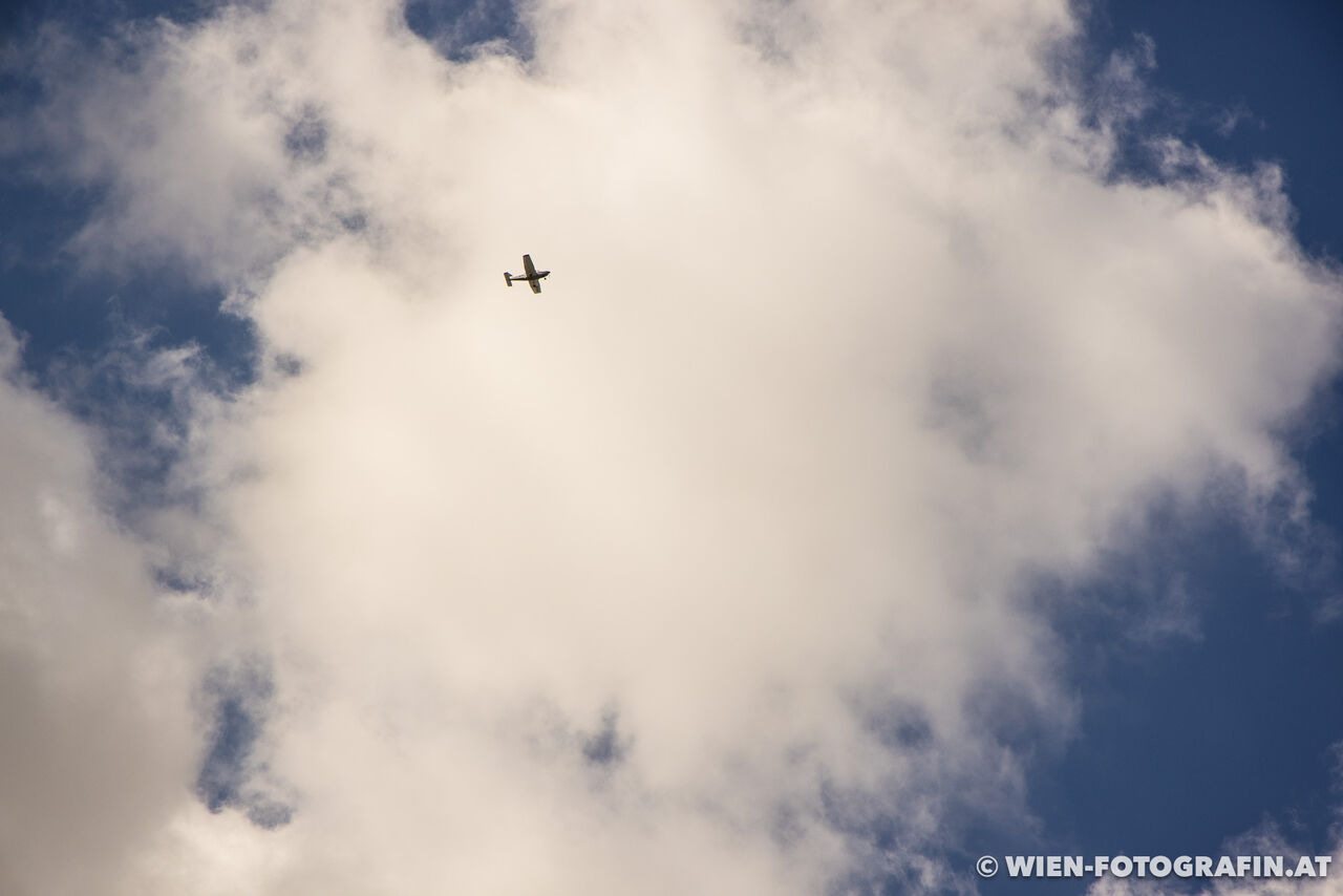 Regelmäßig fliegen Kleinflugzeuge über Valletta - wahrscheinl