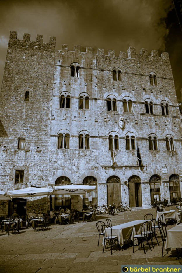 Palazzo dei Conti di Biserno am Piazza Garibaldi