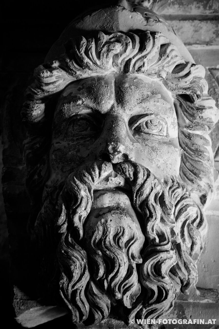 Halbskulptur eines männlichen Kopfes