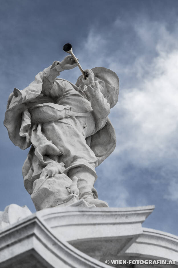 Rattenfänger Figur vor dem Rathaus Korneuburg