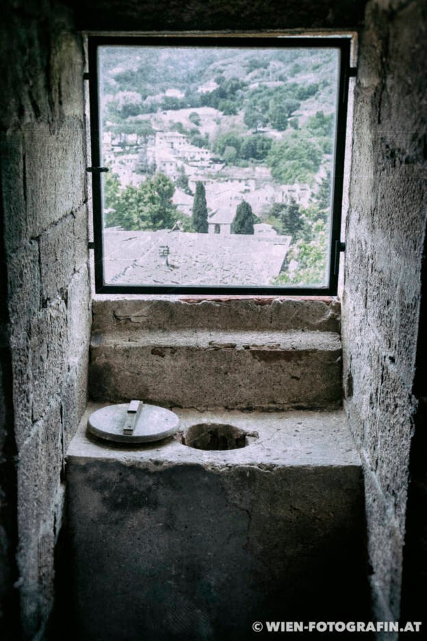 Rocca di Vicopisano, Toilette mit Aussicht ;-)