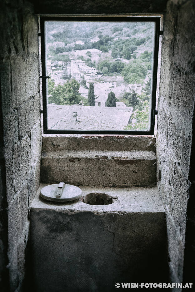 Rocca di Vicopisano, Toilette mit Aussicht ;-)